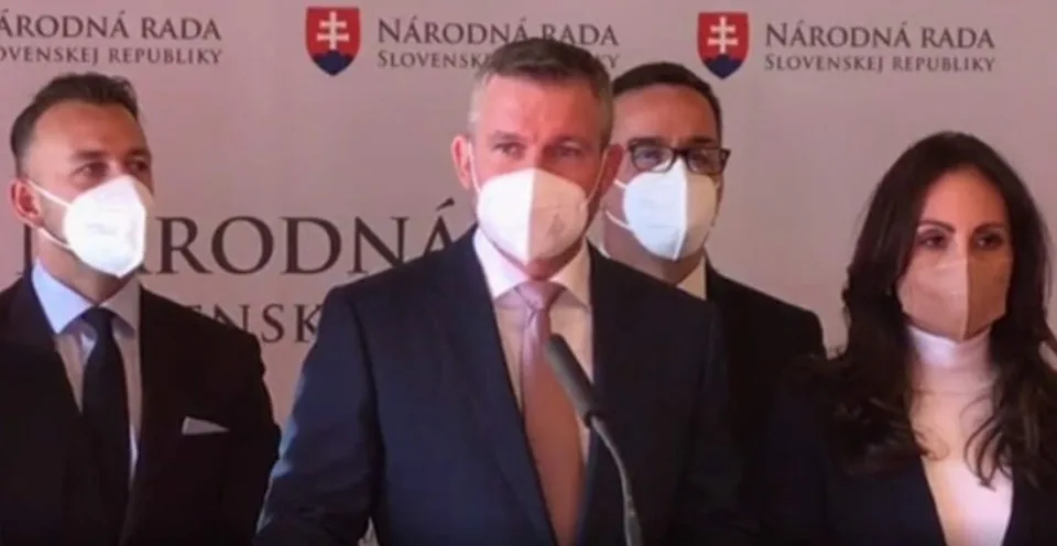 Read more about the article VIDEO Čo sa šušká o advokátovi, ktorý sa “postaral” o Sulíkovu Alexandru? Pellegrini sa rozrečnil!