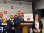 Peter Pellewgrini počas tlačovky strany Hlas-SD.