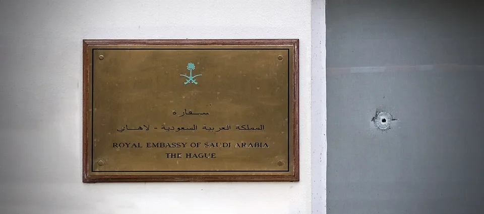 Read more about the article Strelec “vyvŕtal” 20 dier na ambasáde Saudskej Arábie! Podozrivého už zatkli