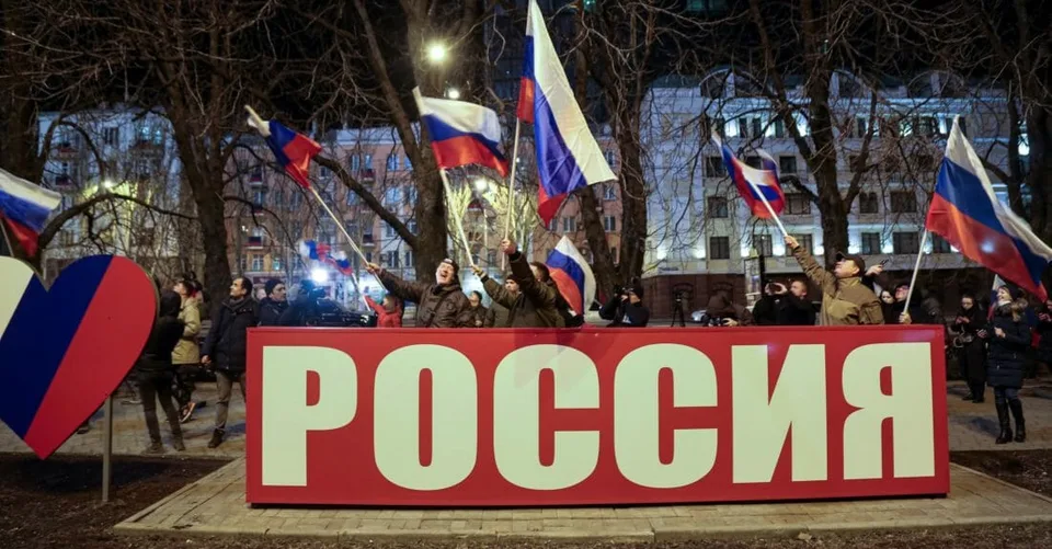Read more about the article Obyvatelia Donecka oslavujú, Zelenskyj žiada Západ o podporu