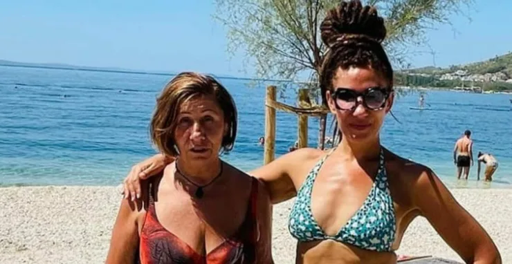 Europoslankyňa Nicholsonová so svojou mamou.