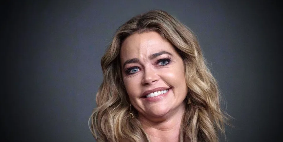 Read more about the article Denise Richards a Charlie Sheen mali šialené manželstvo. Nepriestreľné dvere a požiarna tyč!