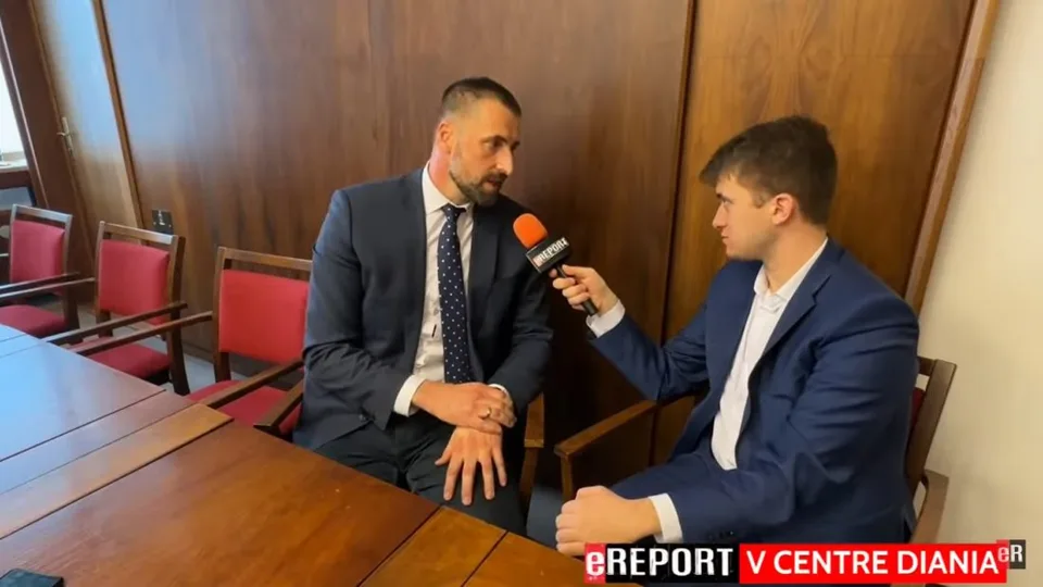 Read more about the article Marián Viskupič: Radšej pôjdem do obchodu a k pokladni, kde je živá predavačka