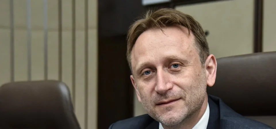 Read more about the article EXKLUZÍVNE-ZAMILOVANÝ minister chystá svadbu so ženou, ktorá pre Matoviča dohadovala Sputnik!