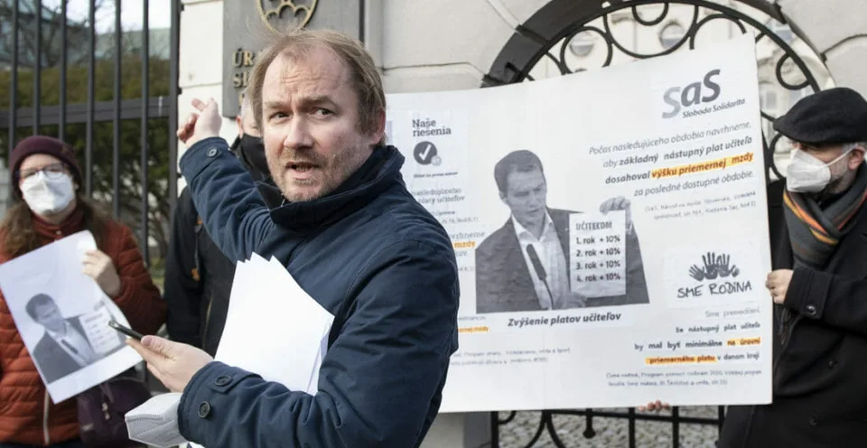 Read more about the article Vyzerá to na vážnu koaličnú vojnu! Matovič chce dať viac učiteľom, liberáli šalejú: Heger zasiahni!