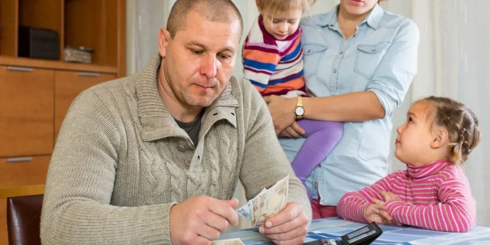 Read more about the article VIDEO Rodiny dostanú 333 eur na dieťa. Ktoré domácnosti majú na peniaze nárok?