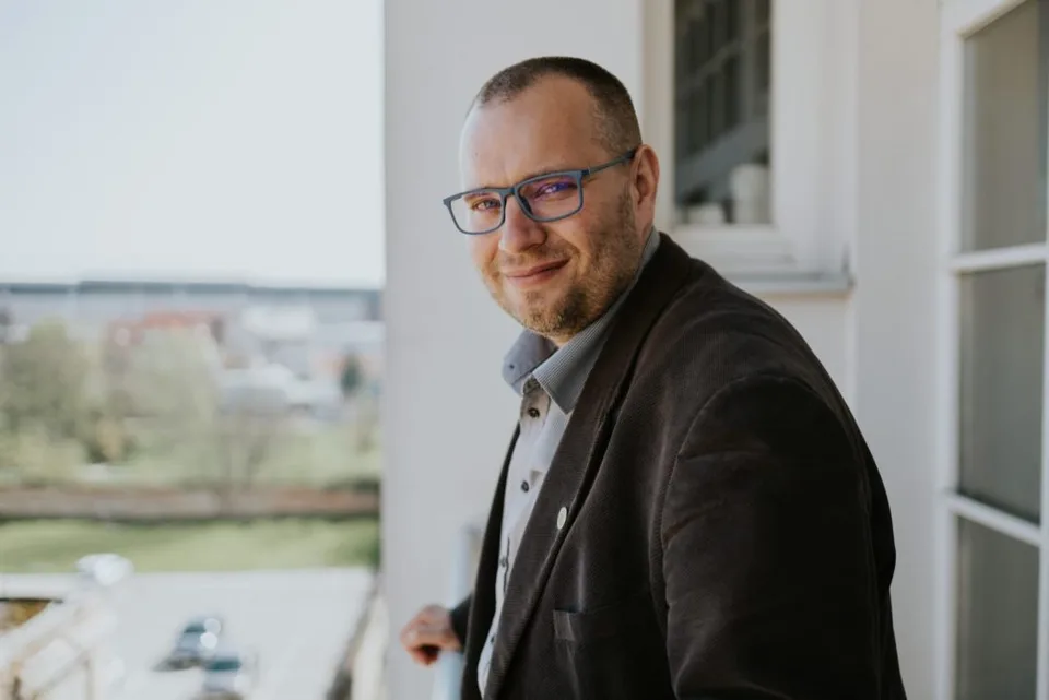 Read more about the article Ombudsman Dobrovodský pre eReport: Pribúdajú podnety, ktoré potvrdzujú, že mnoho obyvateľov Slovenska žije v biede!   