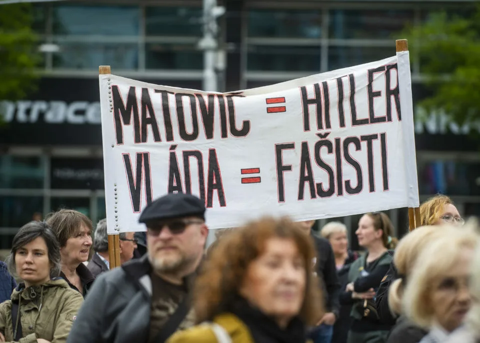 Read more about the article PRIESKUM Občania to povedali jasne:  Hegerova vláda nám pri zdražovaní nepomáha!