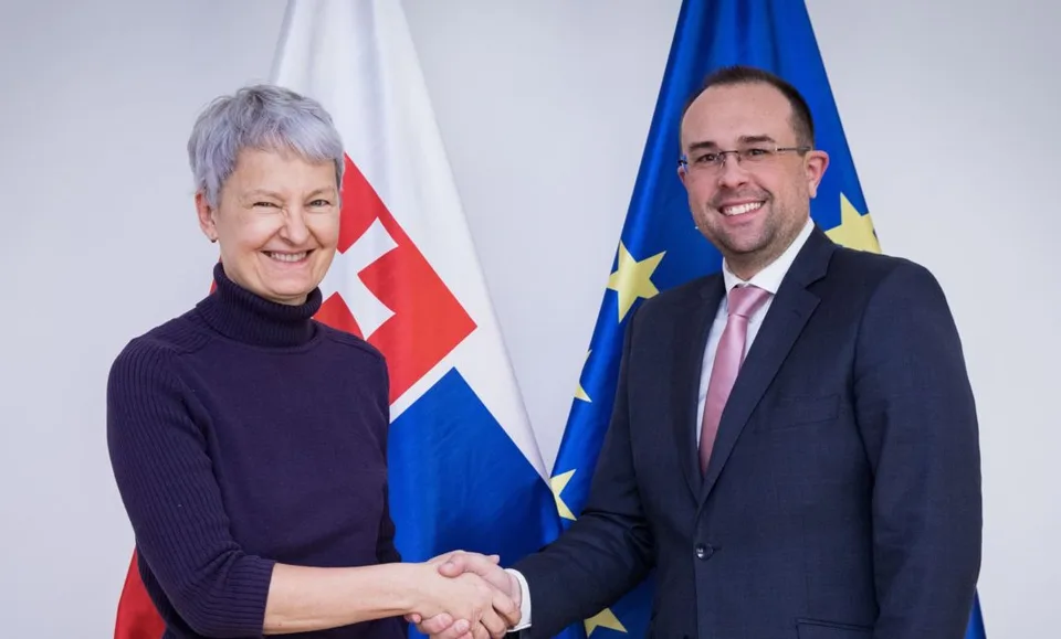 Read more about the article Štátny tajomník Rastislav Chovanec prijal nemeckú veľvyslankyňu: Spoločným záujmom je prehlbovanie spolupráce
