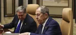 Ruský minister zahraničných vecí Sergej Lavrov (vpravo) a poradca ruského prezidenta pre zahraničnú politiku Jurij Ušako