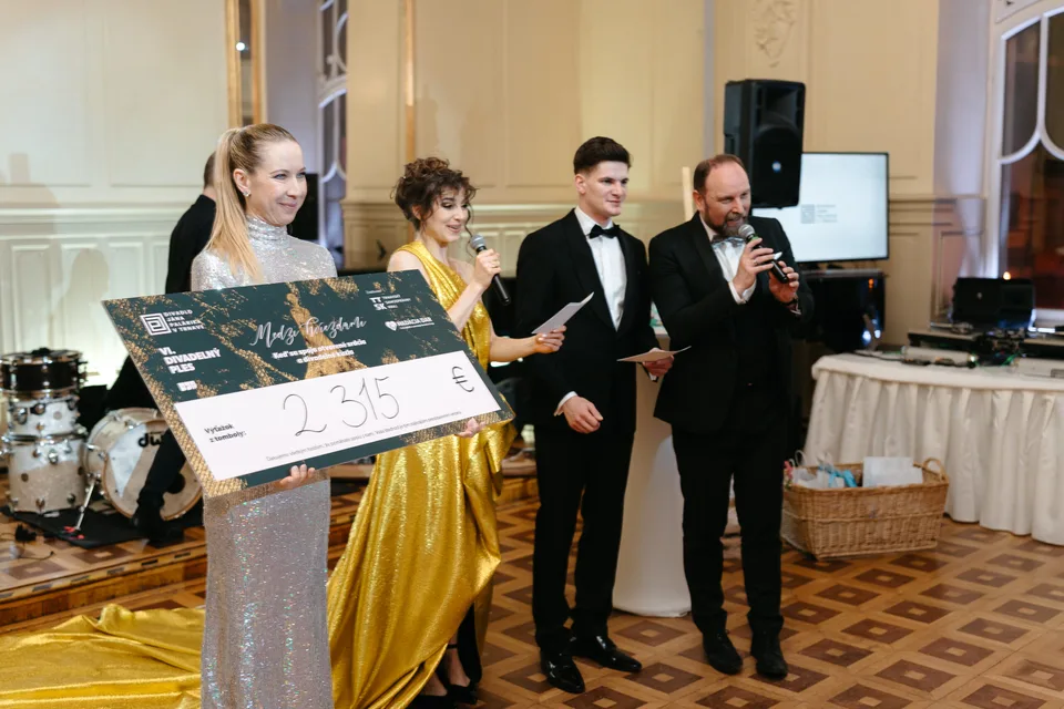 Read more about the article Výťažok zo župného plesu v Divadle Jána Palárika pomôže ľuďom v ťažkých životných situáciách