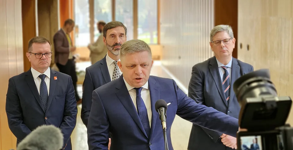 Read more about the article Fico bez servítky: Lipšic je obyčajný podvodník, klamár a odsúdený páchateľ!