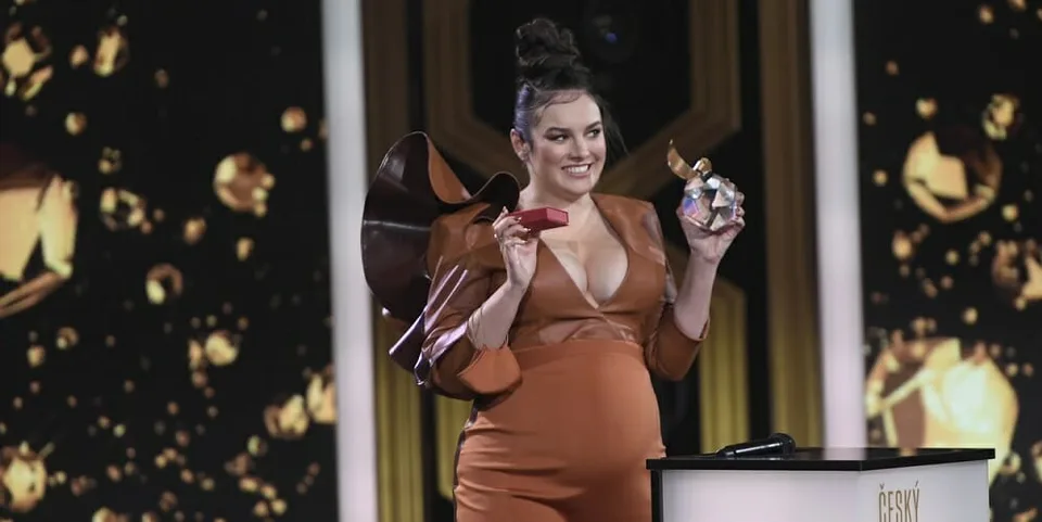 Read more about the article Získala Zlatého Slávika a bude moderovať SuperStar: Ewa Farna otvorene o tehotenstve!
