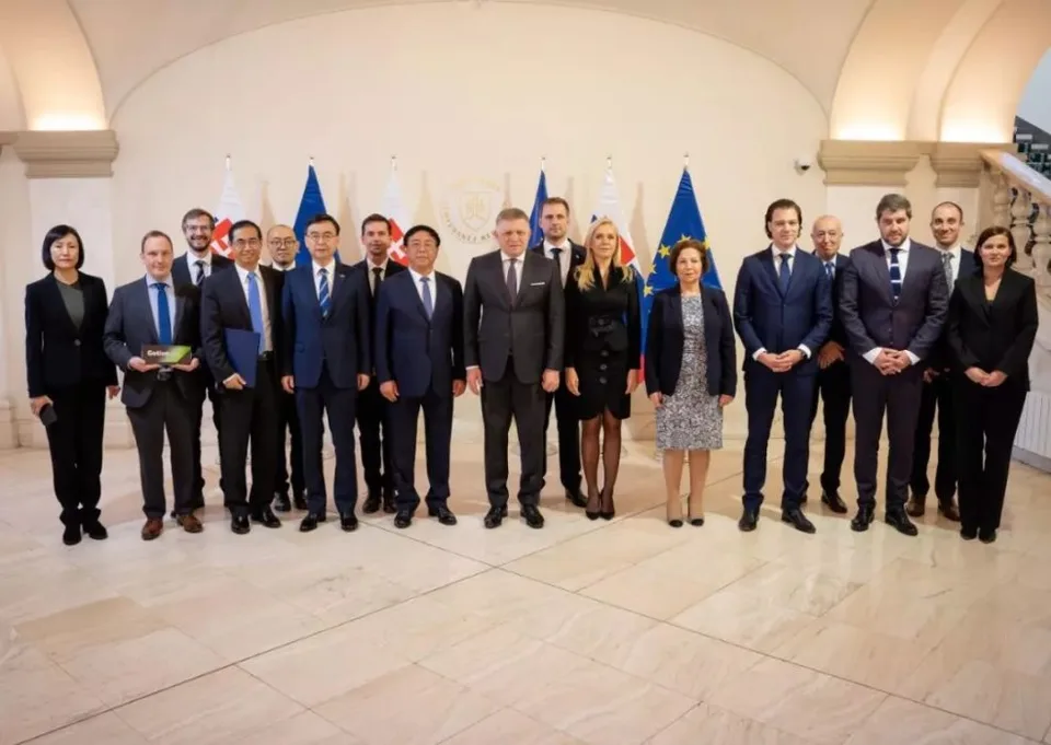 Read more about the article Prvá GIGABATERKÁREŇ na Slovensku: V budúcnosti budeme svetovou jednotkou v produkcii áut aj batérií