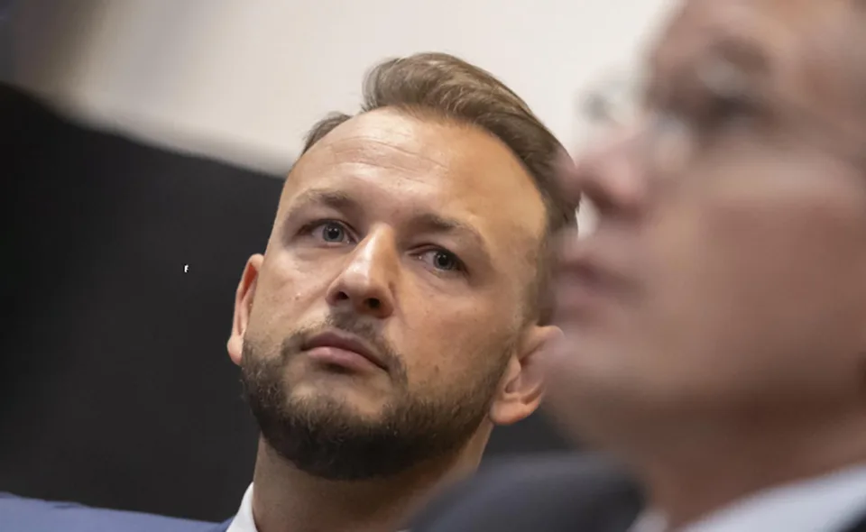Read more about the article Publicista Hrabko: Odvolávanie Šutaja Eštoka bolo zbytočné!