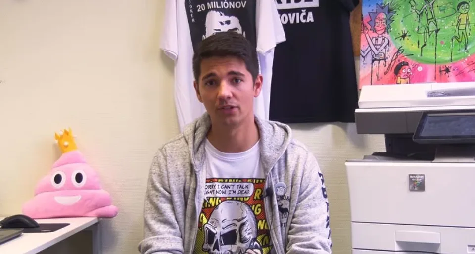 Read more about the article Kaliňák sa vo videu odviazal. Mohol si takto vyzdobiť miestnosť?