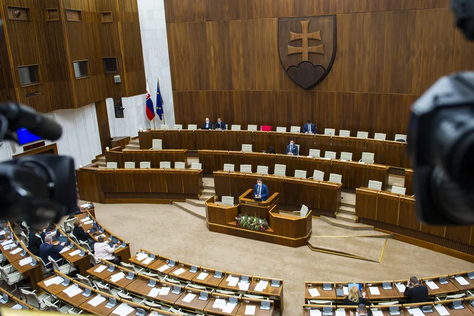 Read more about the article ROZHOVOR Špecialistka na etiketu o politikoch: Chýba im slušnosť a ešte veľa iného!