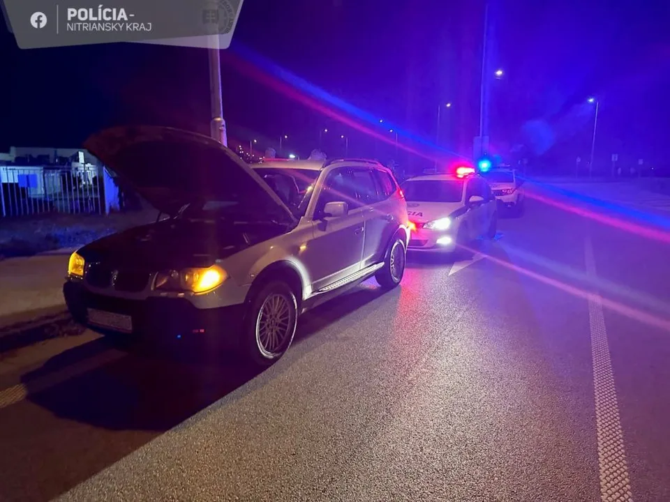 Read more about the article Policajti zastavili vodiča, ktorý nemal zapnutý bezpečnostný pás! Nakoniec skončil v putách