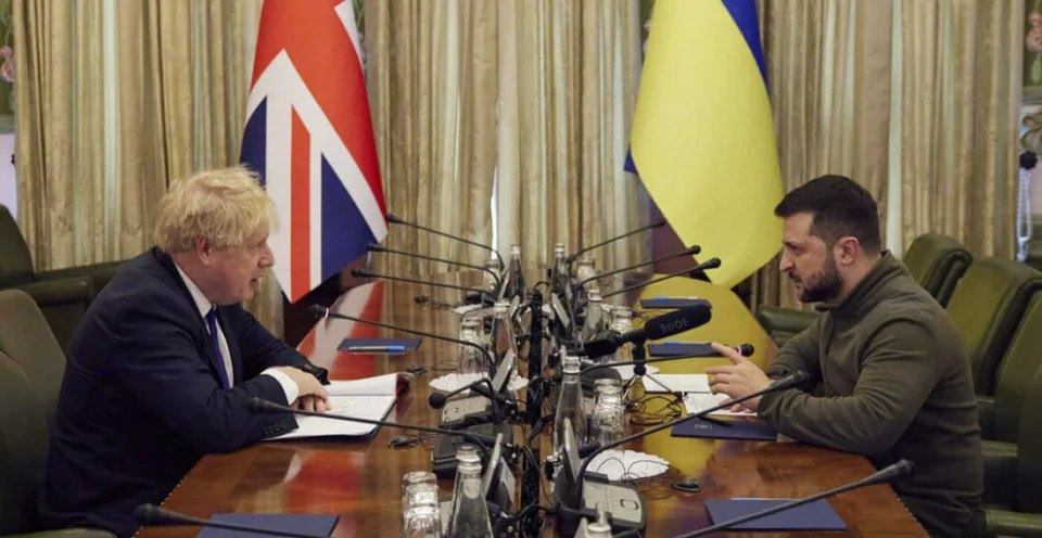 Read more about the article Bývalá hovorkyňa Zelenského: Mier bol na stole, potom prišiel Boris Johnson