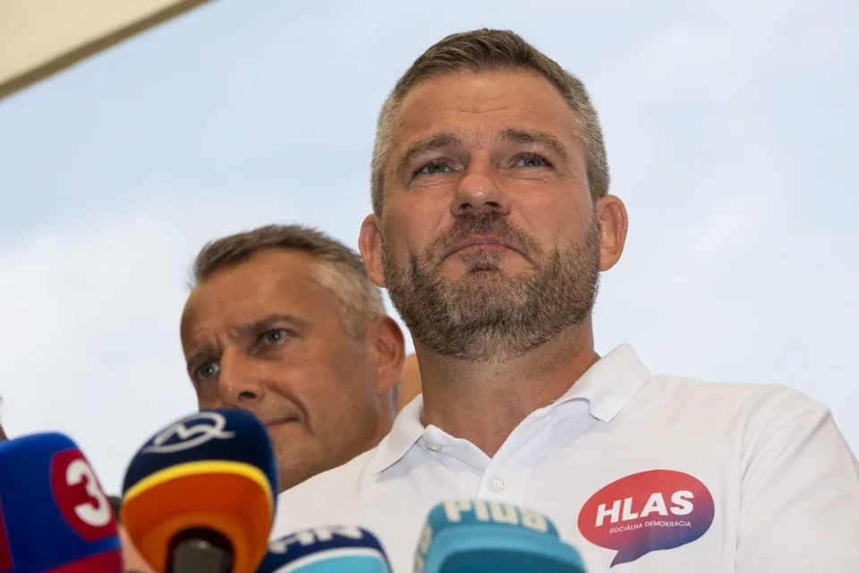 Read more about the article Reakcie slovenských politikov na výsledok českých volieb. Čo napísal prezident, Taraba či Kamenický?