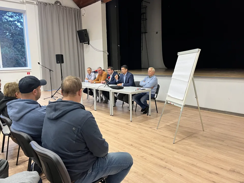 Read more about the article Opoziční poslanci sa stretli s obyvateľmi Kopánky 