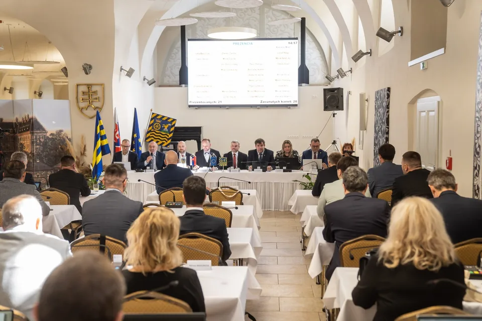 Read more about the article Krajskí poslanci odsúhlasili  investičné projekty aj dotácie 