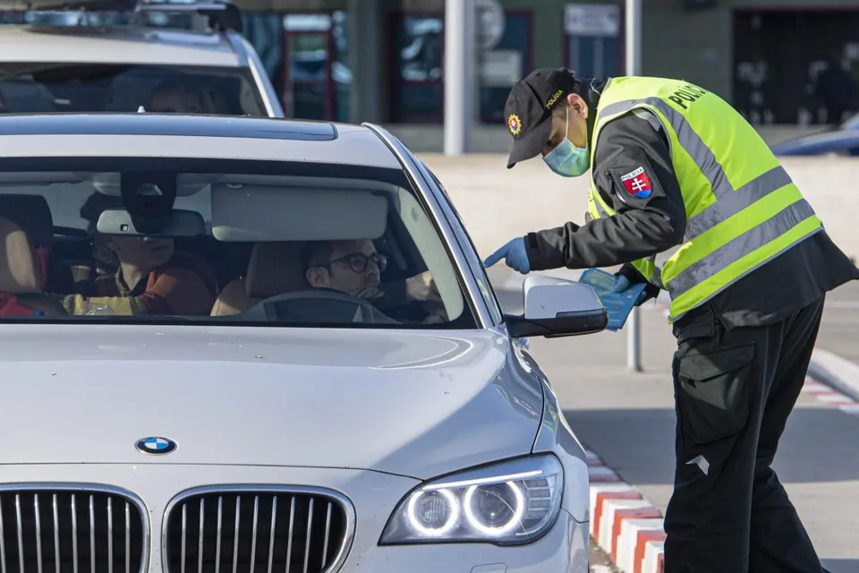 Read more about the article Polícia ide sprísňovať kontroly na hraniciach, podporí ich aj armáda!