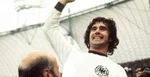 Na archívnej snímke zo 7. júla 1974 futbalista Nemeckej spolkovej republiky Gerd Müller (uprostred).