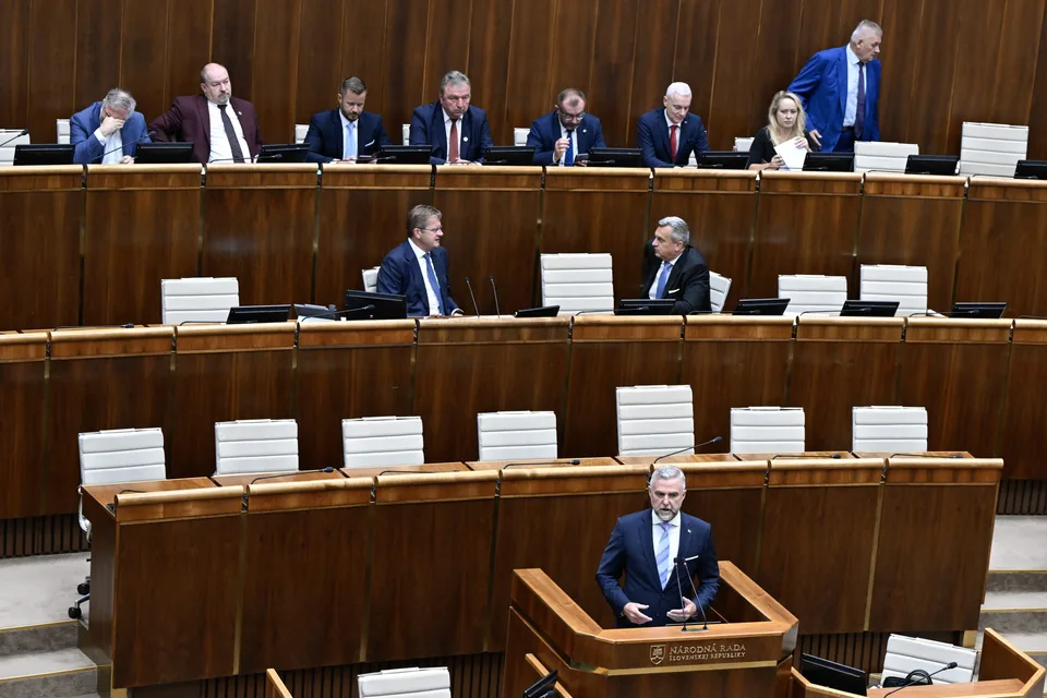 Read more about the article Poslanci v schôdzi NR SR pokračujú od utorka, debata bude ďalej i o konsolidácii