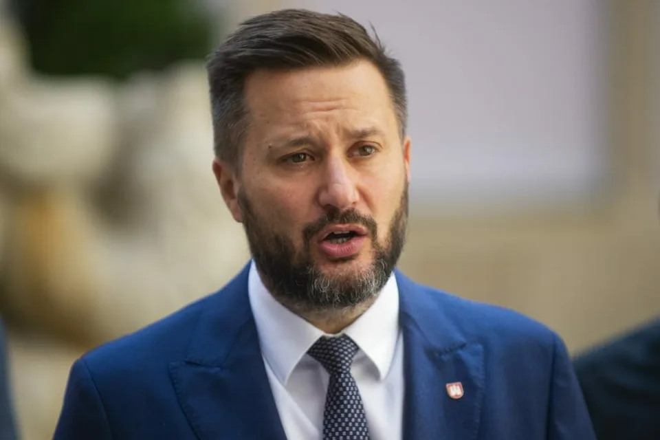 Read more about the article Najlepšie zarábajúci primátor je podľa očakávaní Vallo, nezaostáva ani Rybníček z Trenčína