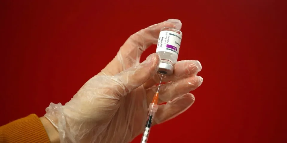 Read more about the article Odborná konferencia žiada ukončenie podávania mRNA vakcín a nezávislé preverenie ich bezpečnosti