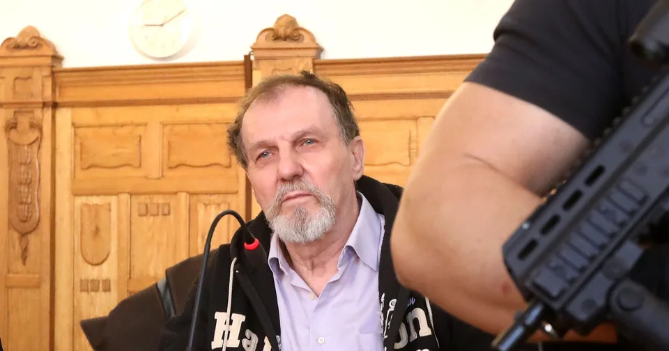 You are currently viewing MIMORIADNE Súd vyriekol tvrdý rozsudok: Atentátnik na premiéra Fica pozná verdikt
