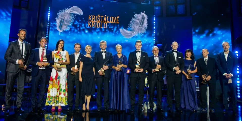 Read more about the article Krištáľové krídlo pozná laureátov 24. ročníka: Pozrite sa, ktoré osobnosti získali ocenenia