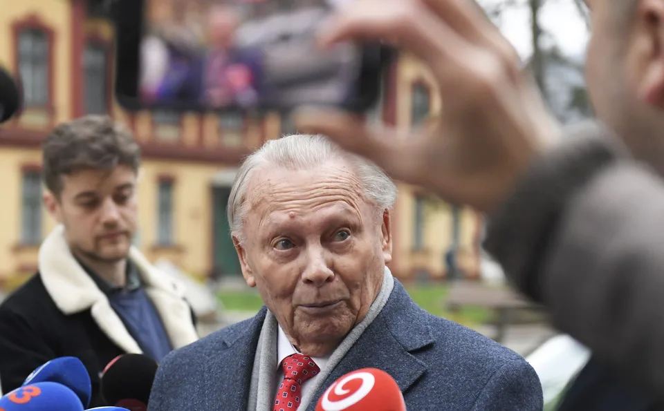 Read more about the article Prezident Pellegrini zablahoželal Rudolfovi Schusterovi k narodeninám, vyzdvihol jeho štátnickú múdrosť