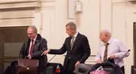 Na snímke sprava obhajca českého expremiéra Andreja Babiša Eduard Bruna, vedľa neho Andrej Babiš a ďalší obhajcovia na Mestskom súde v Prahe