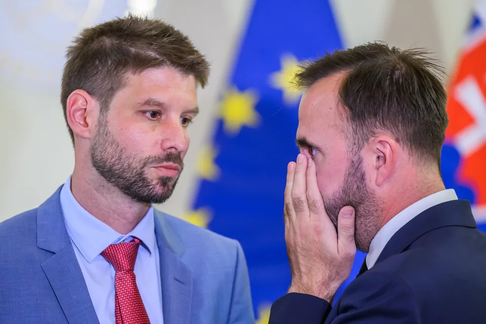 Read more about the article KOMENTÁR Opozícia sa vzdala reálnych tém