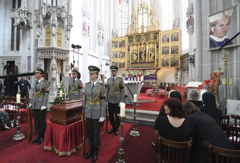 Read more about the article Kardinála Tomka uložia do špeciálnej krypty. Hovorili mu “červený” pápež, vo Vatikáne rozhodoval o mnohom