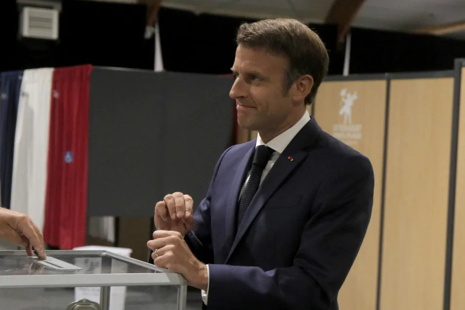 Read more about the article Macron zrejme stratí parlamentnú väčšinu! Čo to bude znamenať?