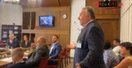 Roman Fitt (vpravo) na Ústavnoprávnom výbore NR SR. Naľavo v pozadí Mária Kolíková.