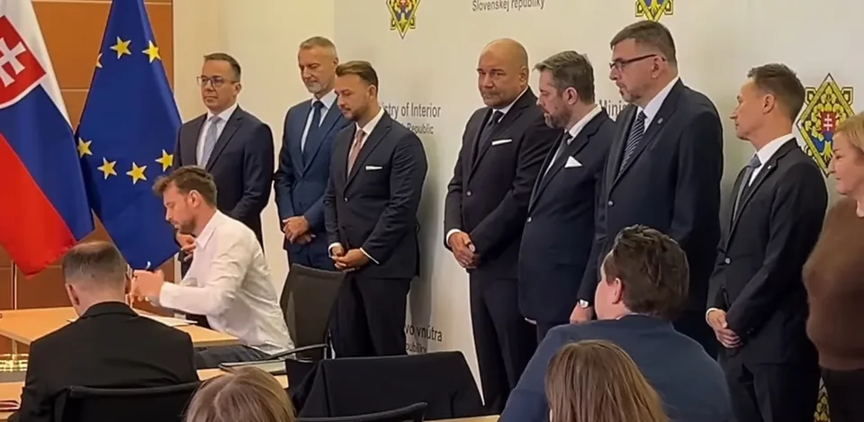 Read more about the article Rezort vnútra a ďalšie inštitúcie deklarujú spoluprácu pri ochrane seniorov pred podvodmi