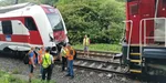 Rušeň pri Vrútkach narazil do osobného vlaku s cestujúcimi.