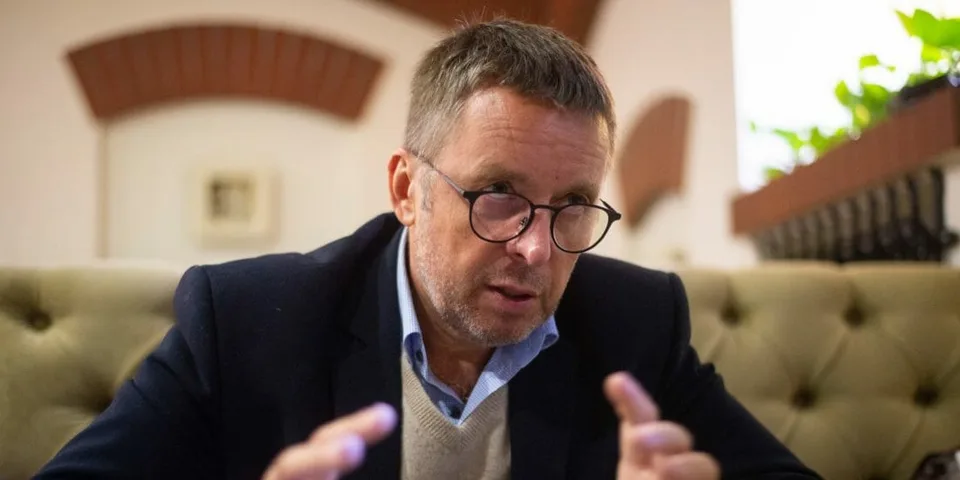 Read more about the article Koalícia ženie Kažímíra z NBS. Smer: Tento sa bez hanby do funkcie tlačí ako slon do drogérie!