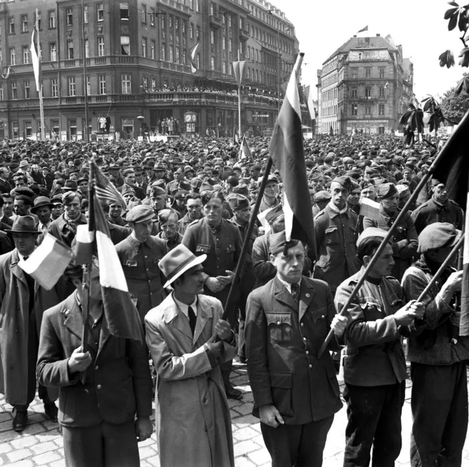 Read more about the article Sviatok práce: Začalo to v 19. storočí. Za socializmu sme povinne mávali v sprievodoch. 1. máj má však aj cirkevný rozmer