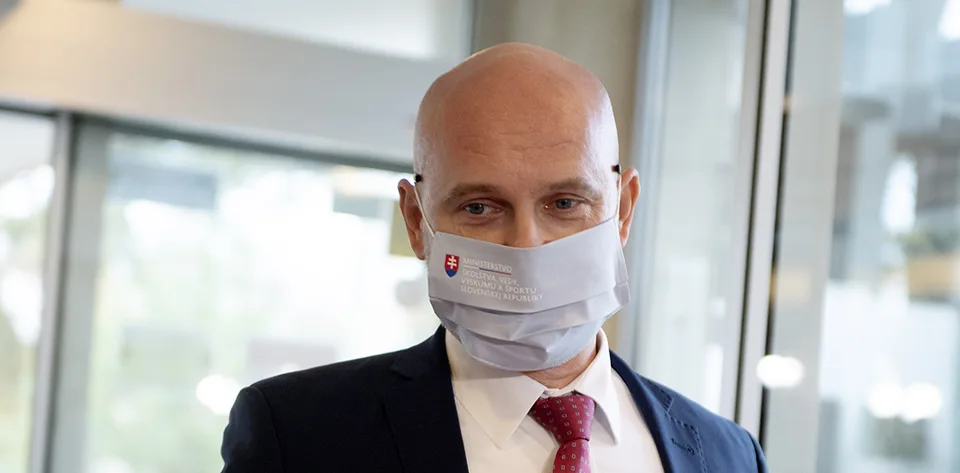 Read more about the article Gröhling kritizuje súčasnú politiku: Robí sa cez sociálne siete, musí to skončiť