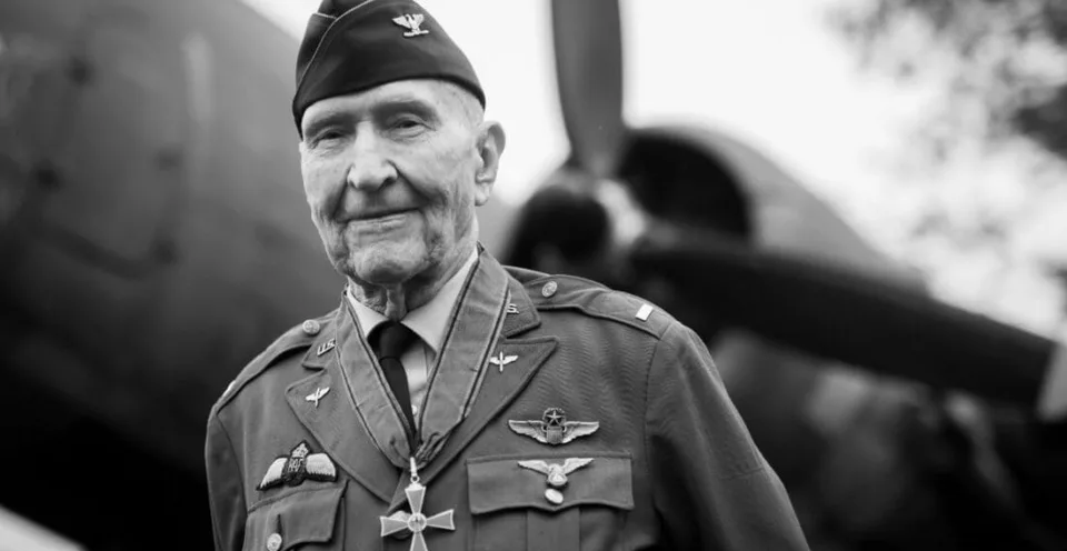 Read more about the article Zomrel “cukríkový” pilot Gail Halvorsen