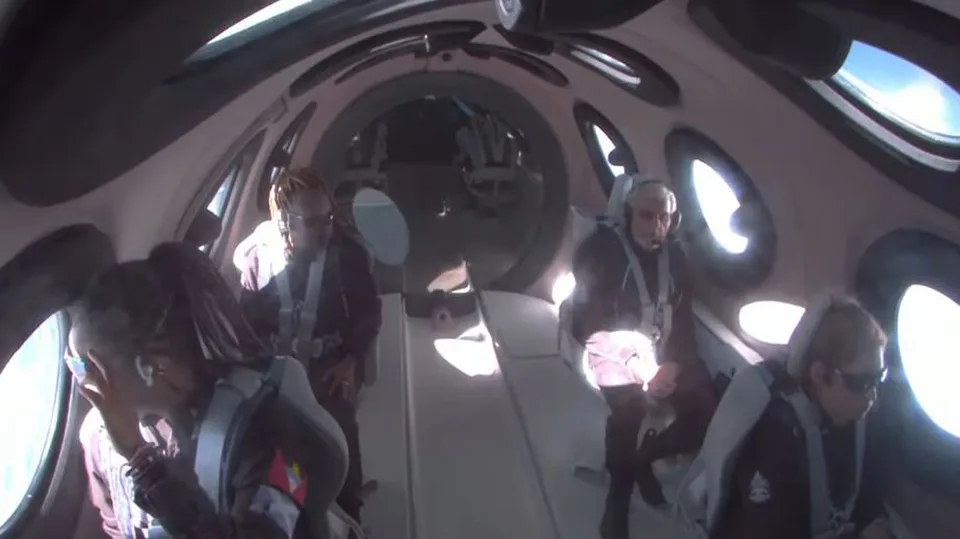 Read more about the article VIDEO Virgin Galactic: Prvý let do vesmíru s turistami