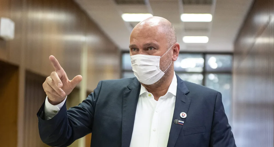 Read more about the article Sulík sa za Nicholsonovú ospravedlňuje: Ako to teda je so stratenými eurofondami?
