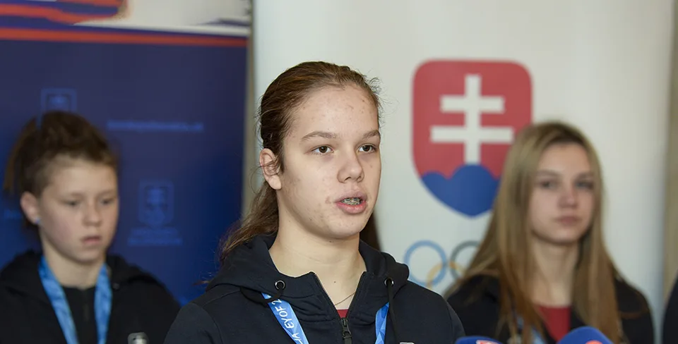 Read more about the article Skvelý úspech mladej hokejistky! Lopušanová je tretia najlepšia hráčka na svete