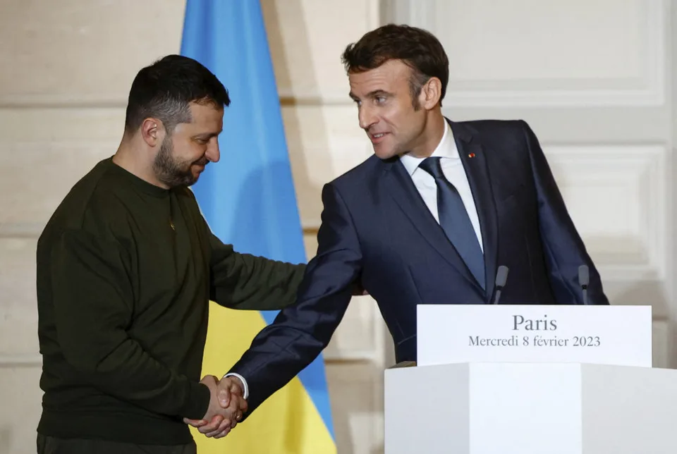 Read more about the article Macron ubezpečil Zelenského, že rokovania o prímerí budú viesť Ukrajinci