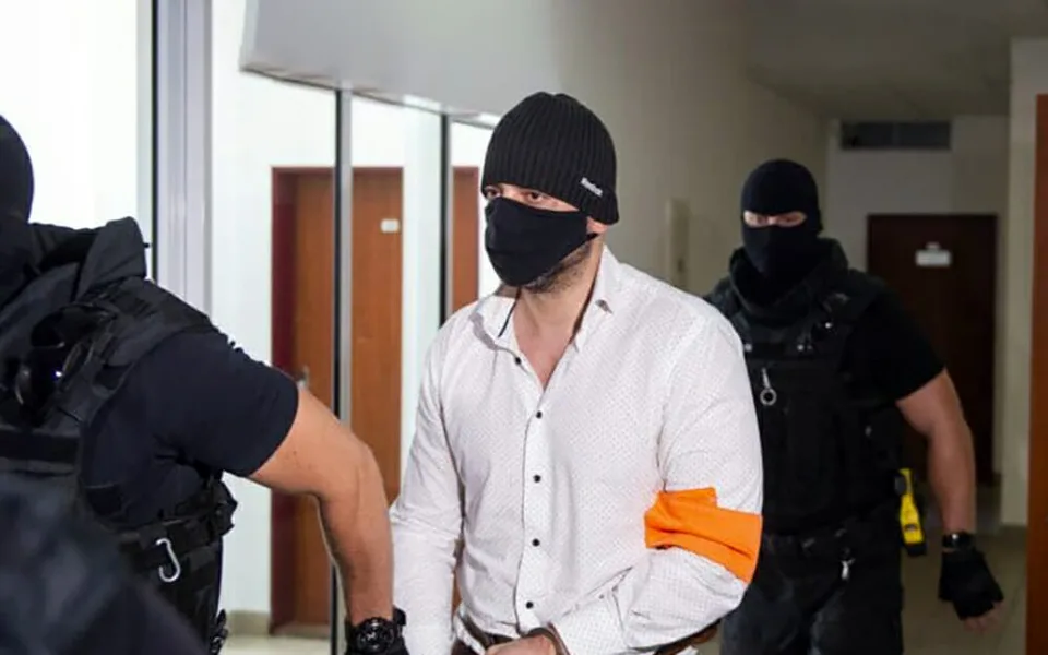 Read more about the article Súd s exšéfom kontrarozviedky SIS a bývalým policajtom: Vydierali podnikateľa Bočkaya?
